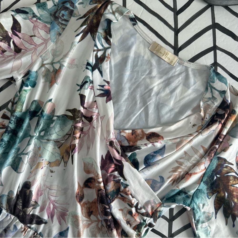 Ella Mae Boutique Size S 3/4 Sleeve Floral Tropical A-Line V-Neck Dress